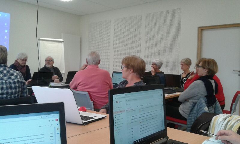 Informatique, il reste de la place